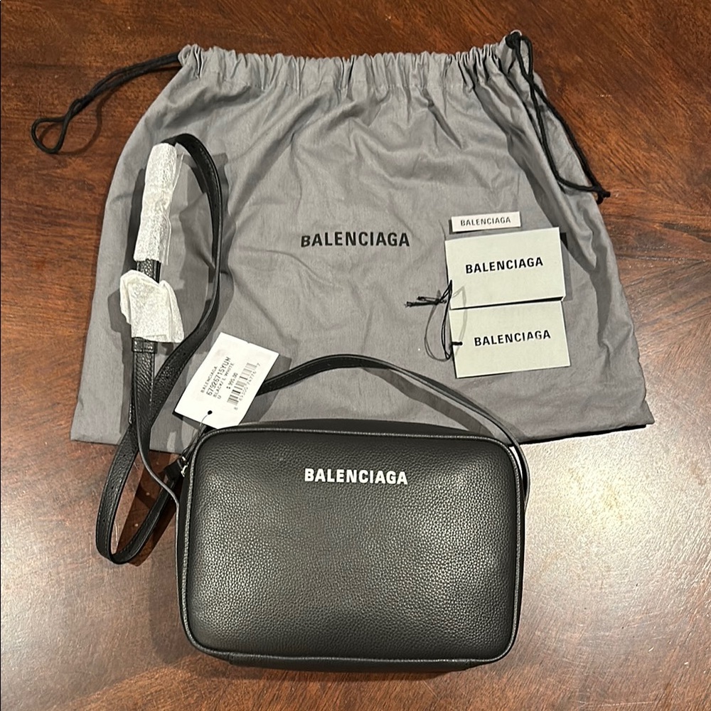 BALENCIAGA
Everyday Medium Camera Bag Brand New Tags Attached